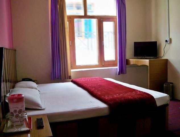 Hotel Mountain Inn Manāli Kültér fotó